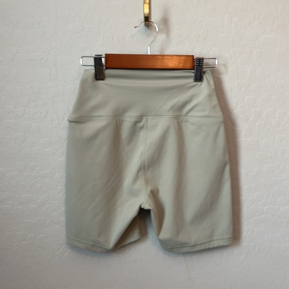 SET ACTIVE Luxform Bike Shorts in Sage Size S - Picture 3 of 7